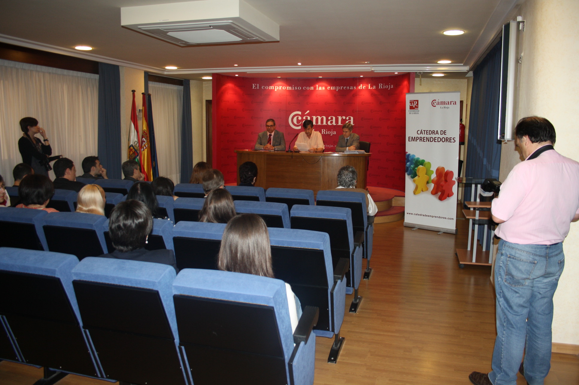 La Cátedra de Emprendedores concede el premio del Concurso de Ideas de Negocio a Vibare, un proyecto de control de plagas del champiñón