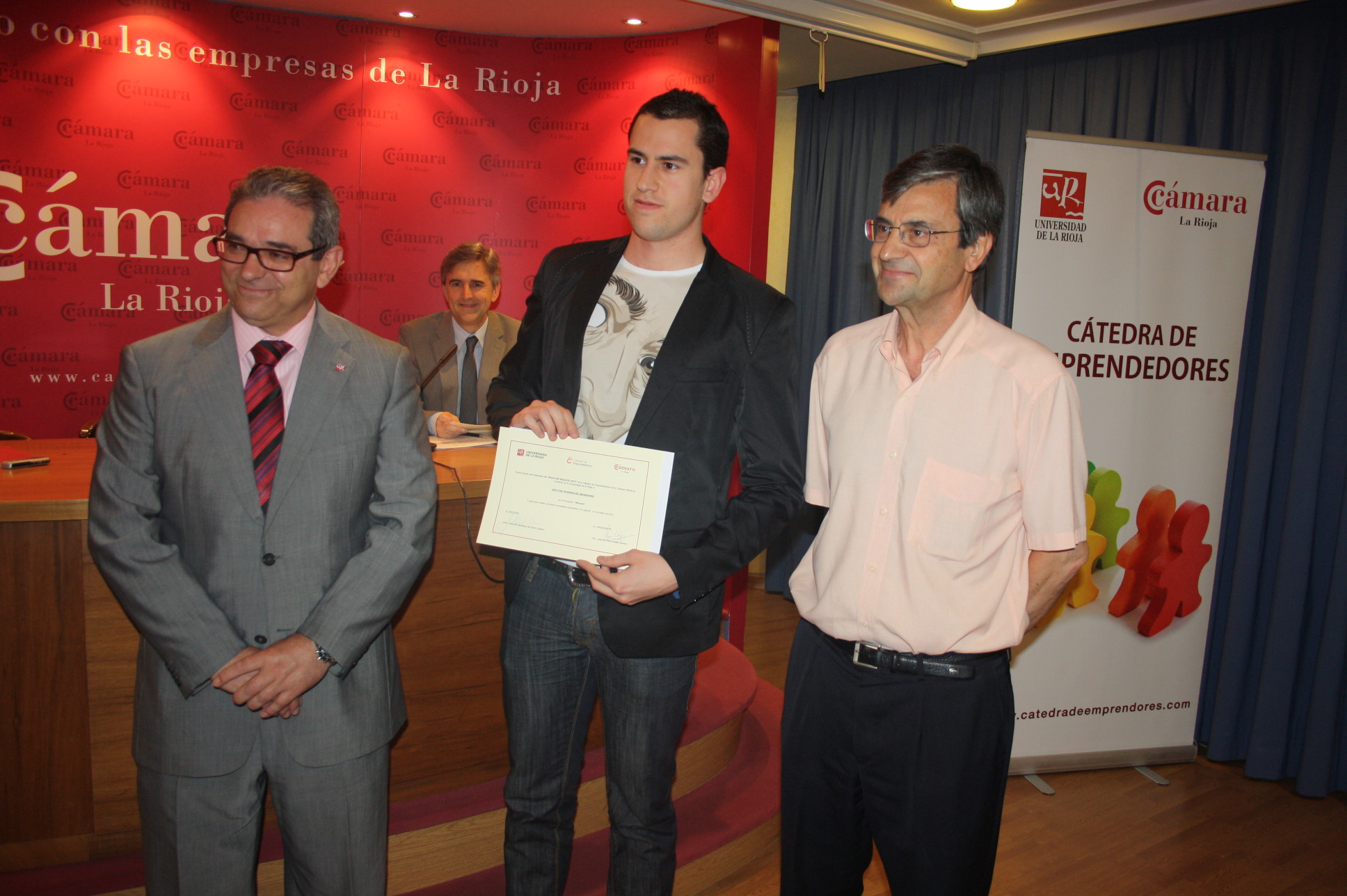 La Cátedra de Emprendedores concede el premio del Concurso de Ideas de Negocio a Vibare, un proyecto de control de plagas del champiñón