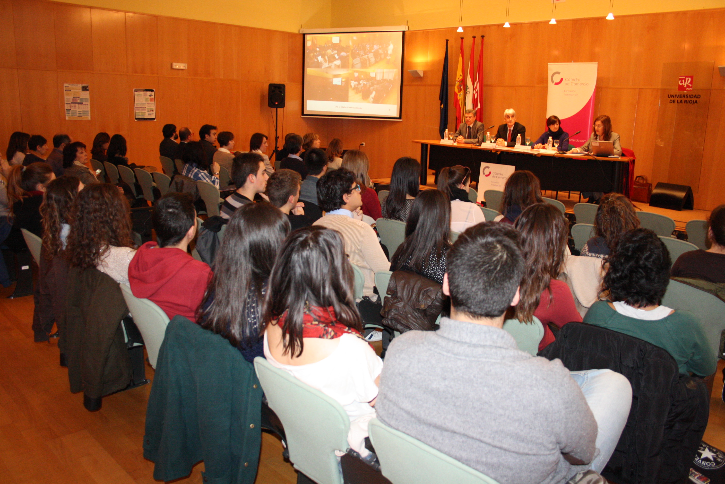 La Cátedra de Comercio entrega los diplomas a los alumnos de los Lunes del Comercio