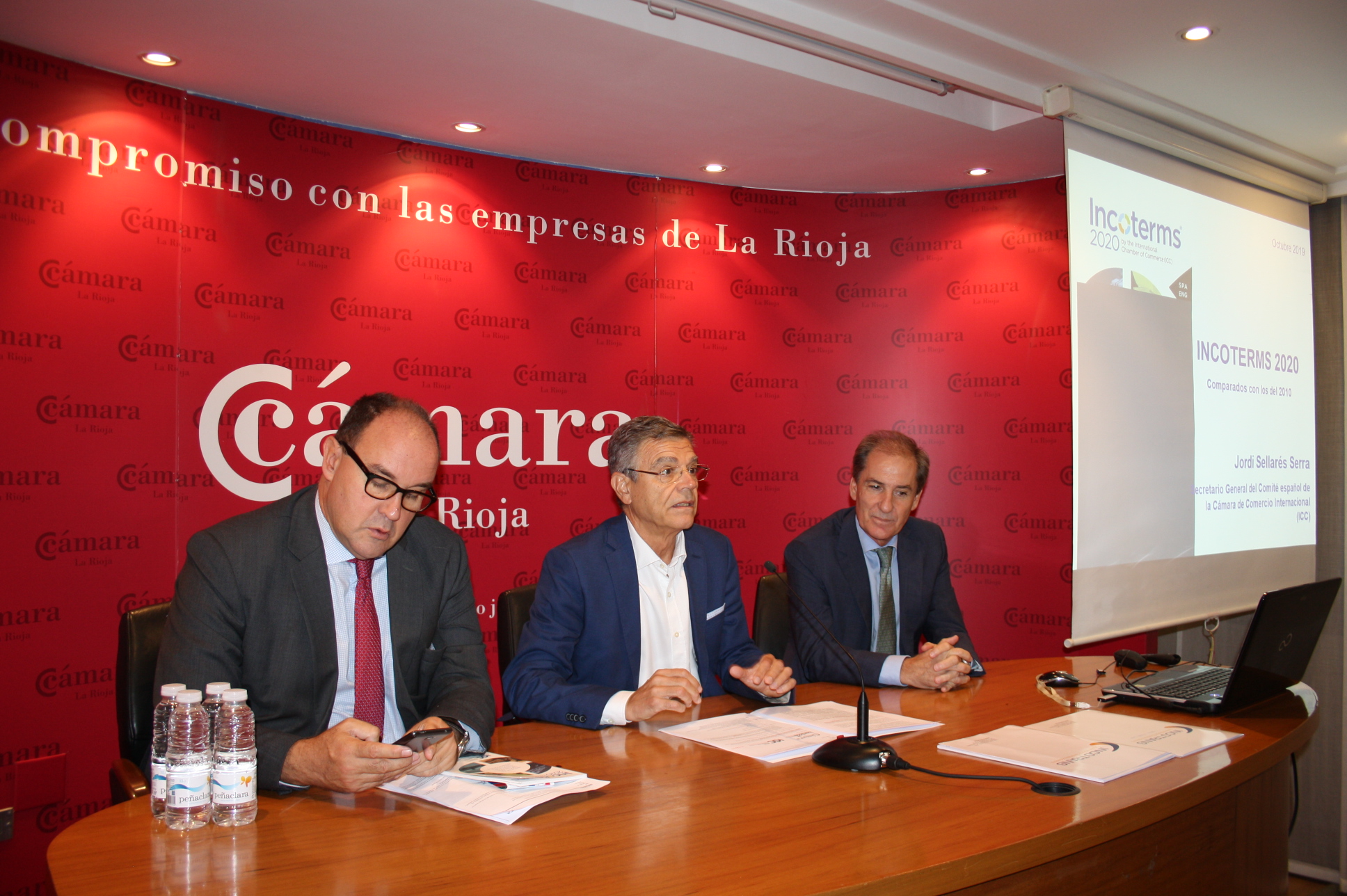 Un centenar de empresarios asisten a la jornada Incoterms 2020
