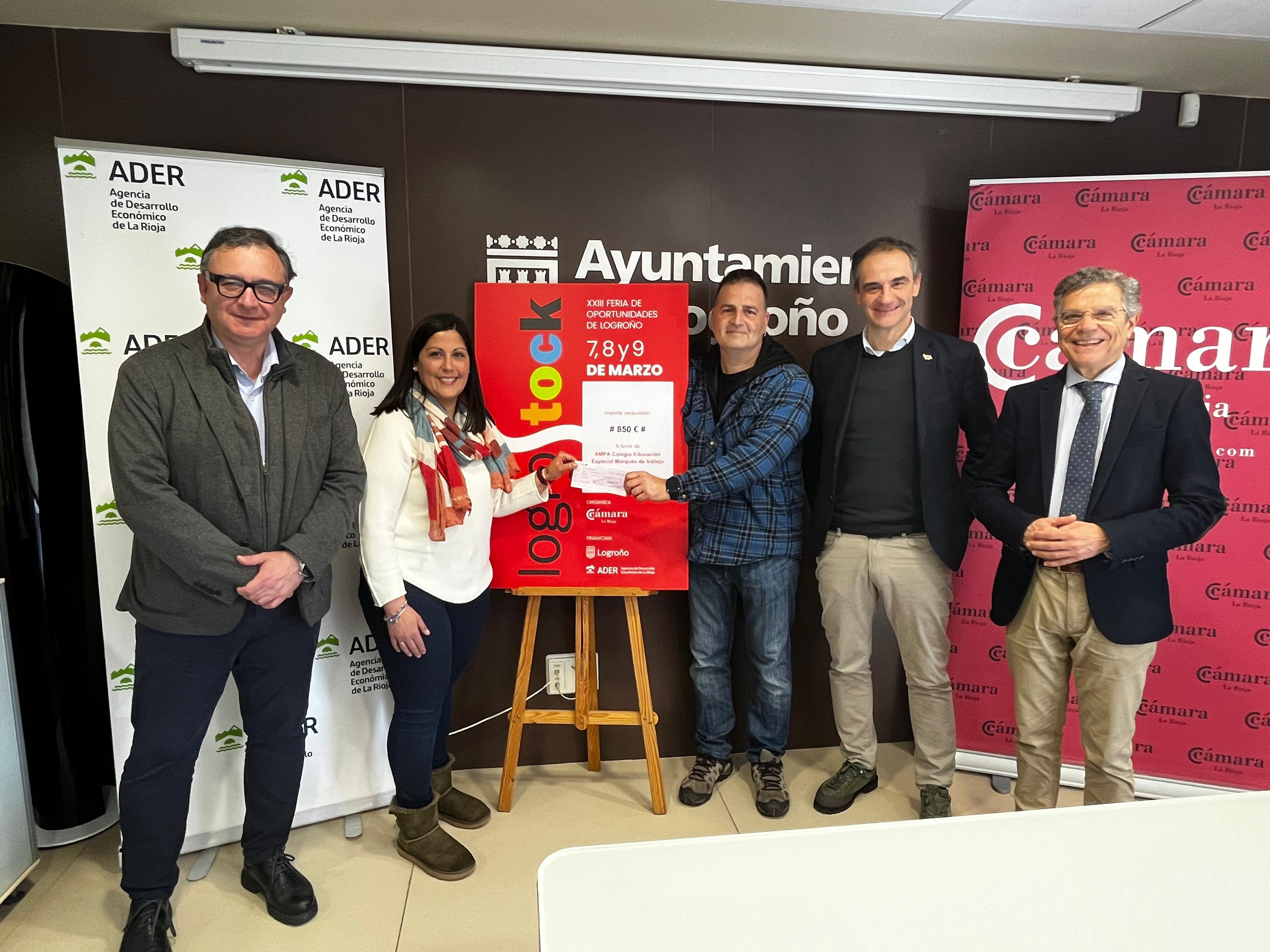 El AMPA del Centro de Educación Especial Marqués de Vallejo recibe la recaudación de la chocolatada solidaria celebrada en Logrostock